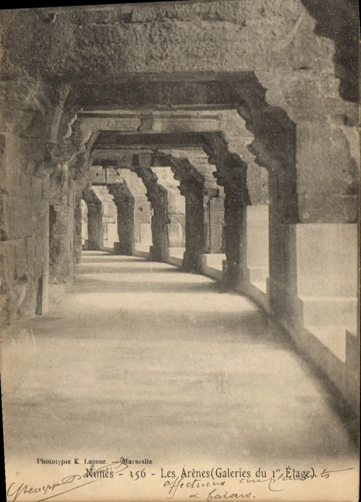 Nîmes - Les Arènes (Galeries du 1er Étage) — Fototipia E. Lacour - Marseille - n° 356 - Frente