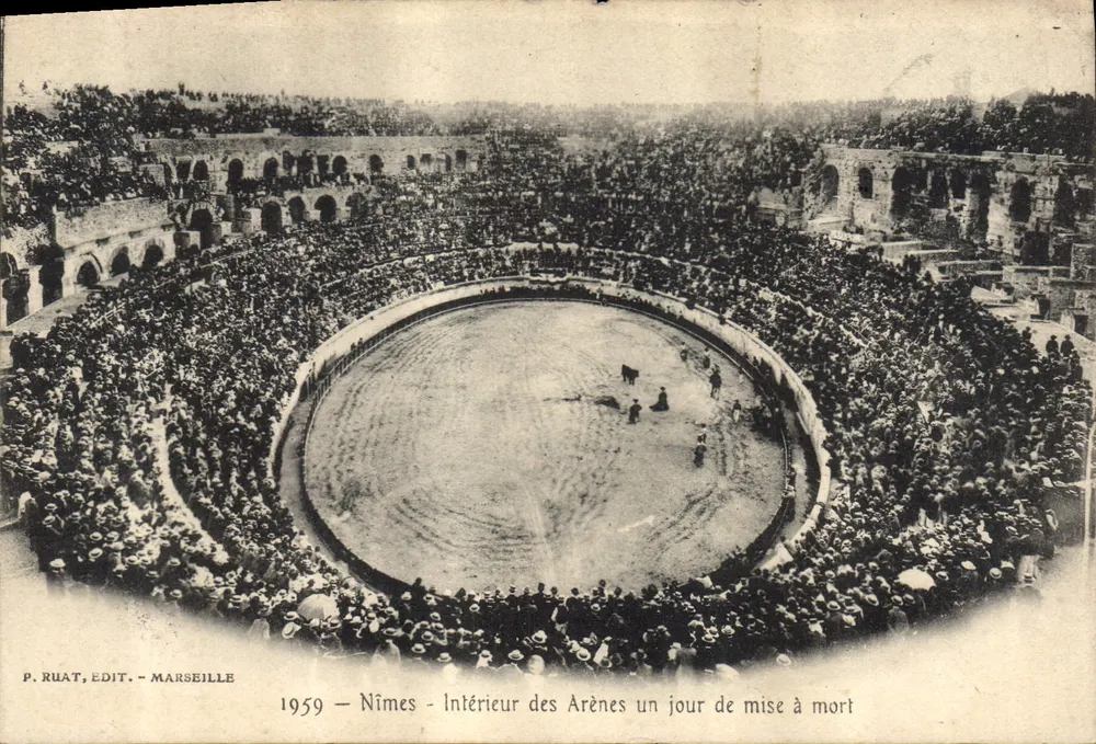 Nîmes — Interior das Arênes em um dia de execução — P. RUAT, EDIT. - MARSEILLE - Frente