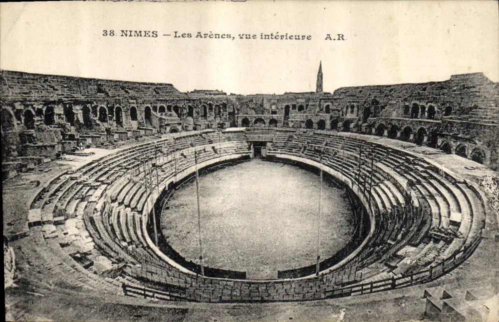Nîmes — Les Arènes, vista interior — A.R. - Frente