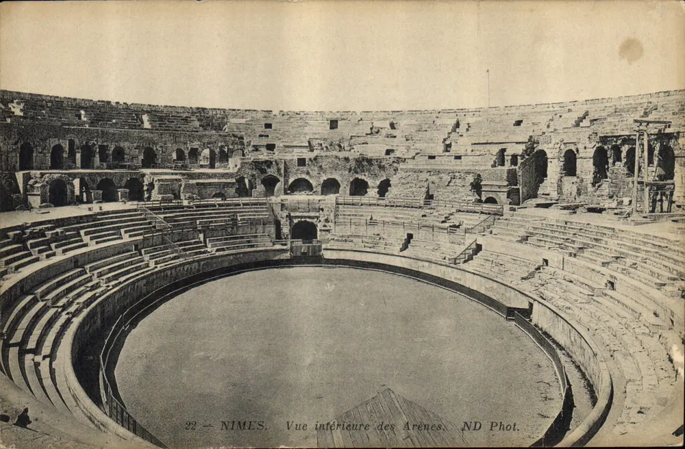 Nîmes — Visão interna das Arênes — ND Phot. - Frente