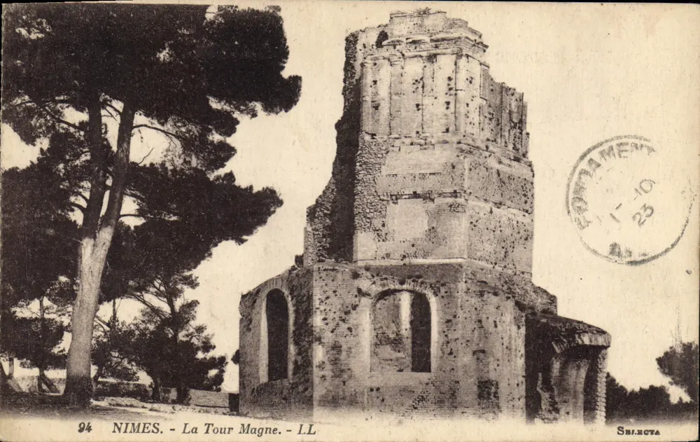 Nîmes - A Torre Magne - LL - Frente