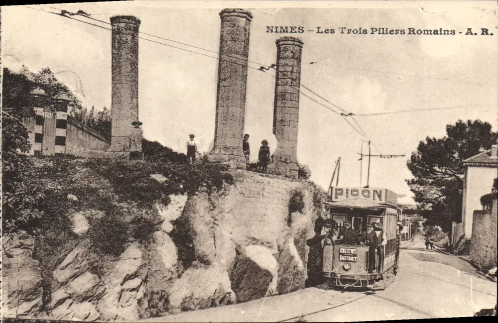 Nîmes — Die drei römischen Säulen — A. R. - Vorderseite