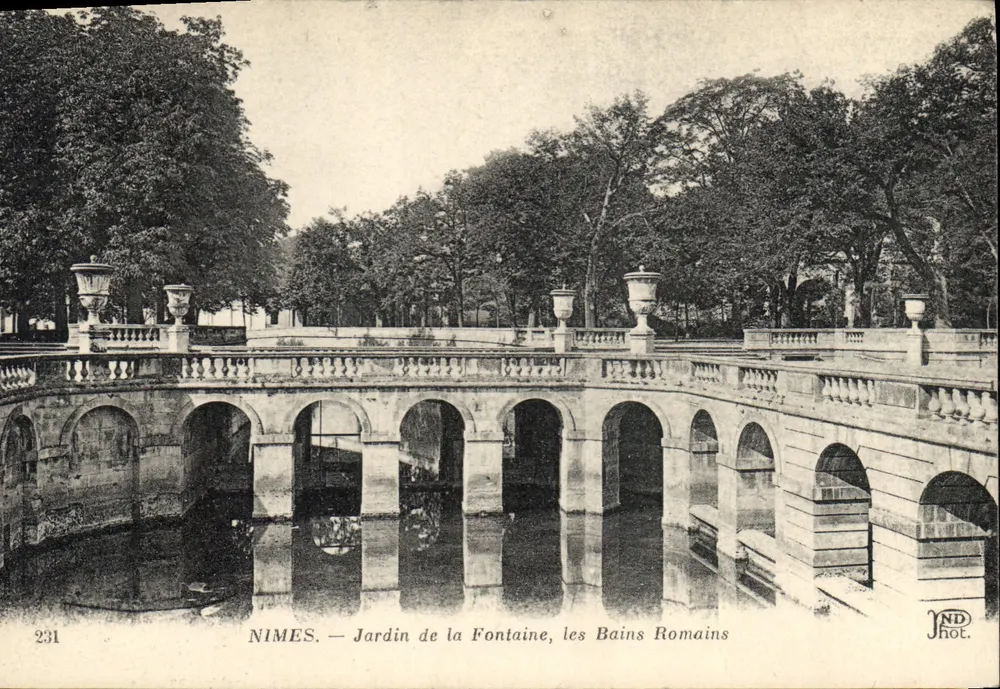 Nîmes — Garten der Fontaine, die römischen Bäder — ND Phot. - Vorderseite