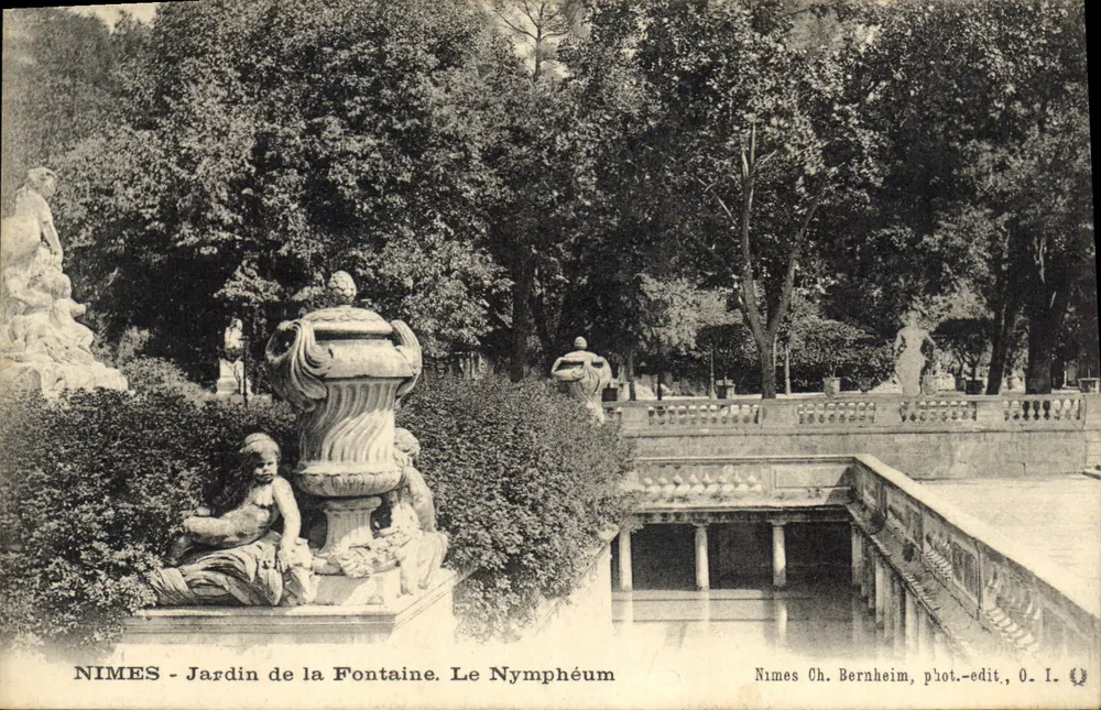 Nîmes - Garten der Fontaine. Das Nymphaeum — Ch. Bernheim, phot.-edit., O. I. - Vorderseite