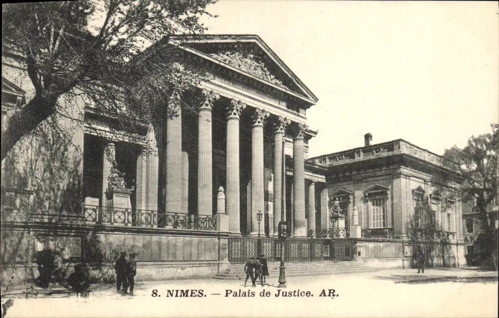 Nîmes — Palácio de Justiça — AR. - Frente