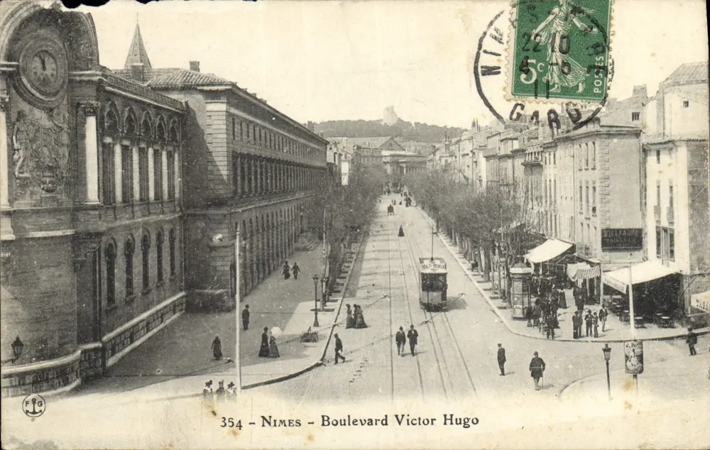 Nîmes - Boulevard Victor Hugo — vista urbana com trem — editor FRO n°354 - Frente