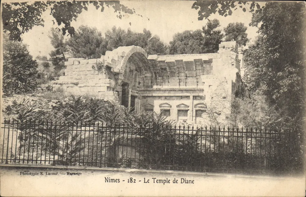 Nîmes - O Templo de Diana — Fototipia E. Lacour, Marsail - n°182 - Frente