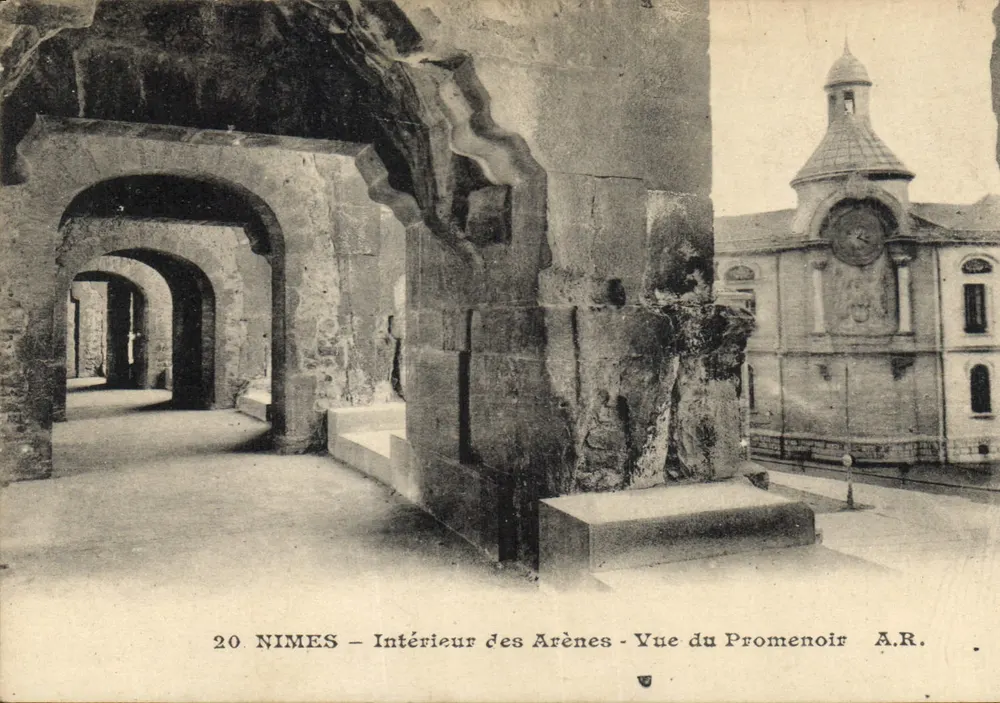 Nîmes — Innenansicht der Arenen — Blick vom Promenoir — A.R. - Vorderseite