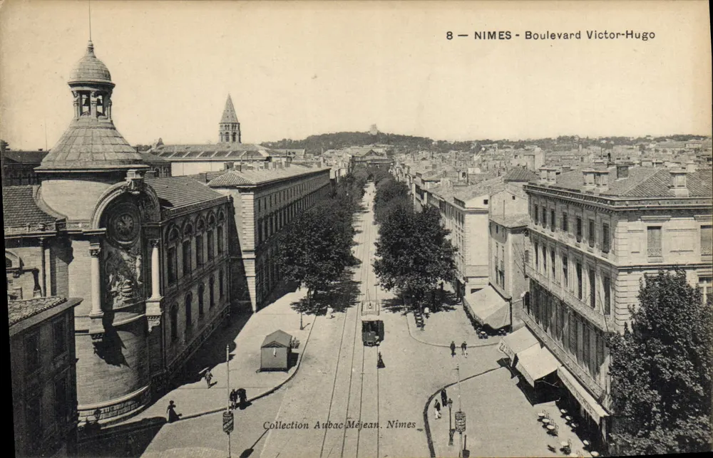 Nîmes — Boulevard Victor-Hugo — Coleção Aubac-Méjean, Nîmes - Frente