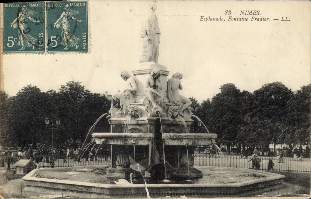 Nîmes — Esplanade, Fontaine Pradier — LL. — Editor LL. - Frente
