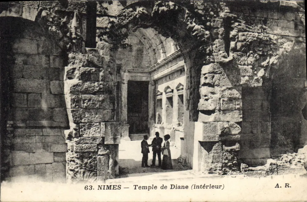 Nîmes — Templo de Diana (interior) — A.R. n°63 - Frente