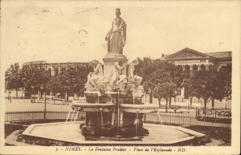 Nîmes - La Fontaine Pradier - Place de l'Esplanade - ND. - Vorderseite