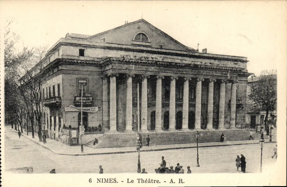 Nîmes - O Teatro - A. R. - Frente