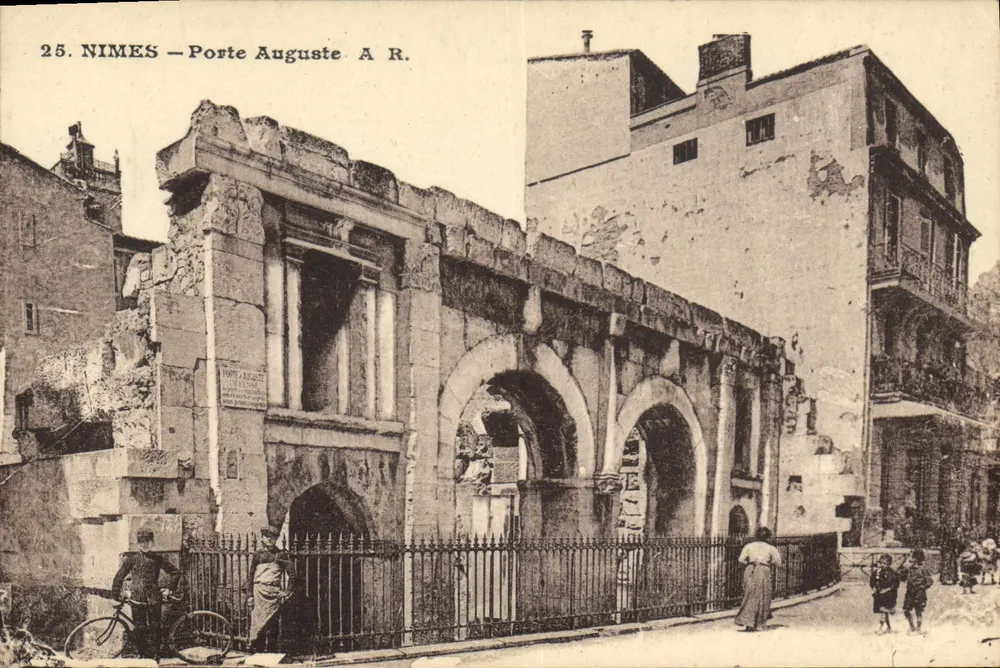 Nîmes — Porta Auguste — A. R. - Frente