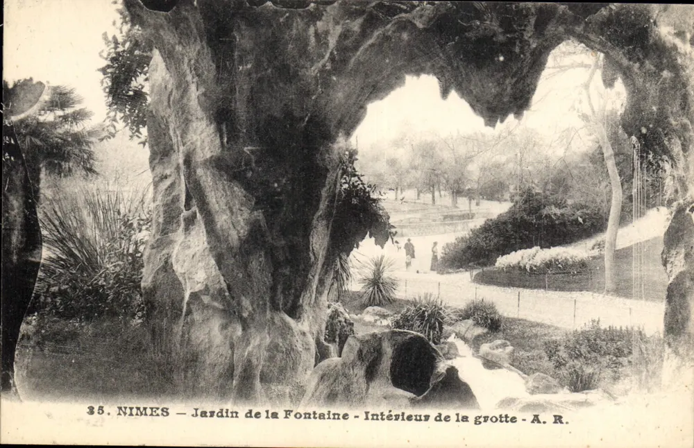 Nîmes — Garten der Quelle — Innenraum der Höhle — A. R. - Vorderseite