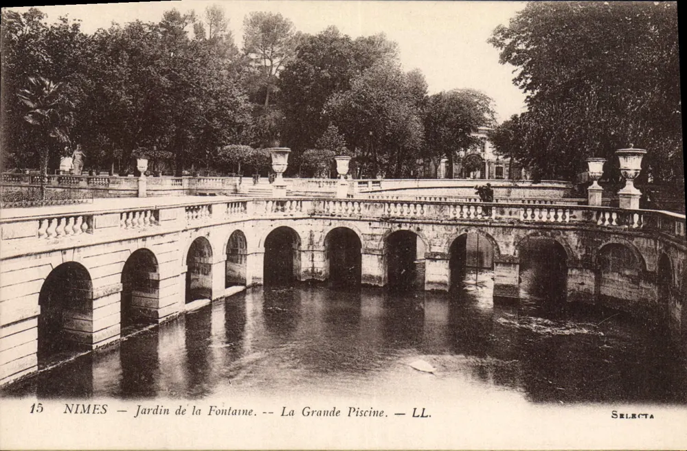 Nîmes — Garten der Fontaine — Die Große Schwimmbecken — Selecta - Vorderseite