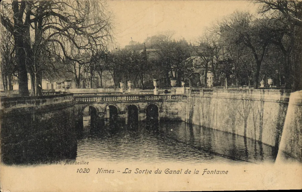 Nîmes - Ansicht des Ausgangs des Fontaine-Kanals — Guillaume Phot. Marseillelee, n° 1020 - Vorderseite