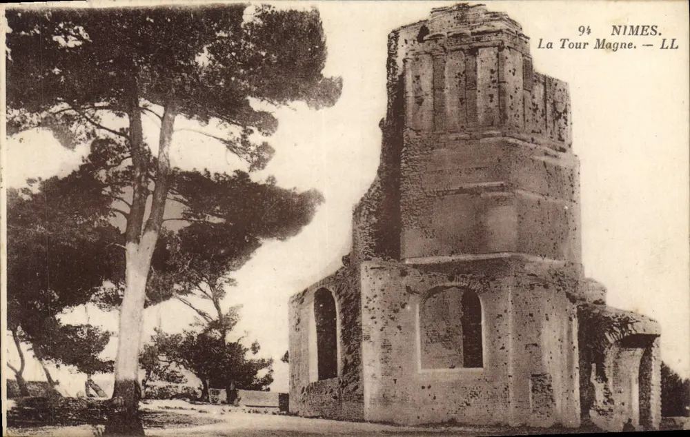 Nîmes — A Torre Magne — LL - Frente