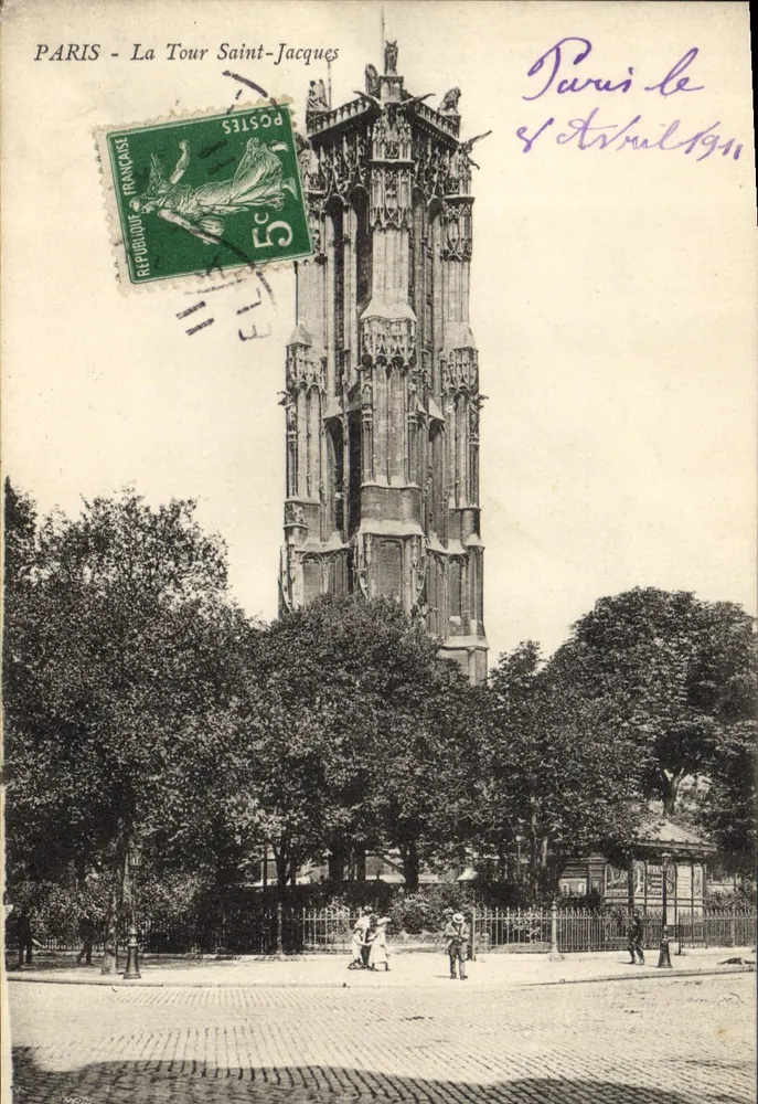 Paris - La Tour Saint-Jacques — vista da torre gótica com árvores e pedestres — editor não visível - Frente