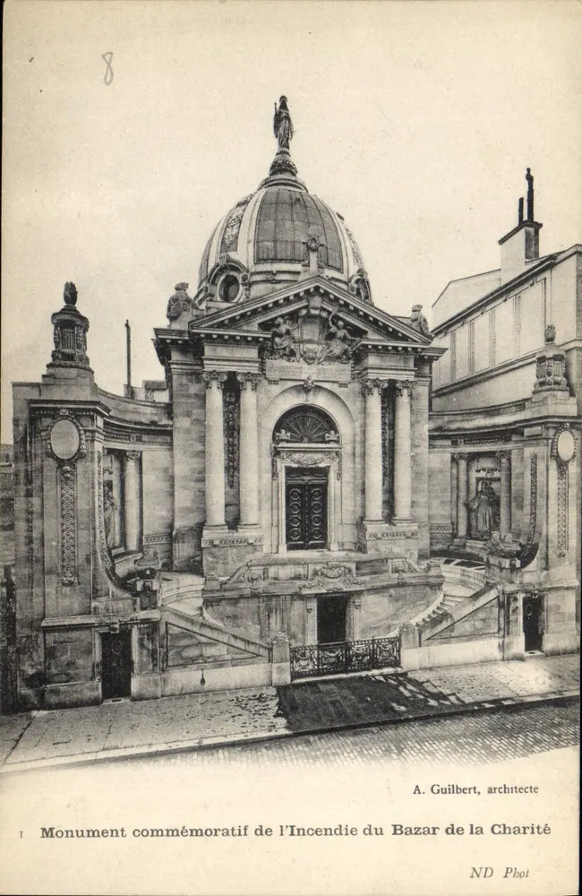 Gedenkmonument des Brandes des Caritativen Marktes — A. Guilbert, Architekt — ND Phot - Vorderseite