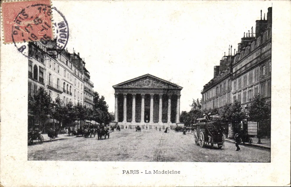PARIS - A Madeleine — visão da praça com veículos — editor P. Héron - Frente