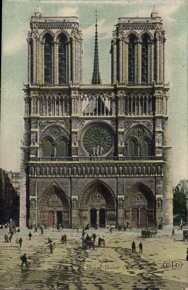 Nossa Senhora de Paris — vista da fachada — Editora ELD - Frente