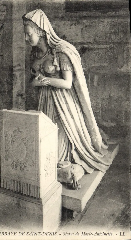 Abtei von Saint-Denis — Statue der Marie-Antoinette — LL. - Vorderseite