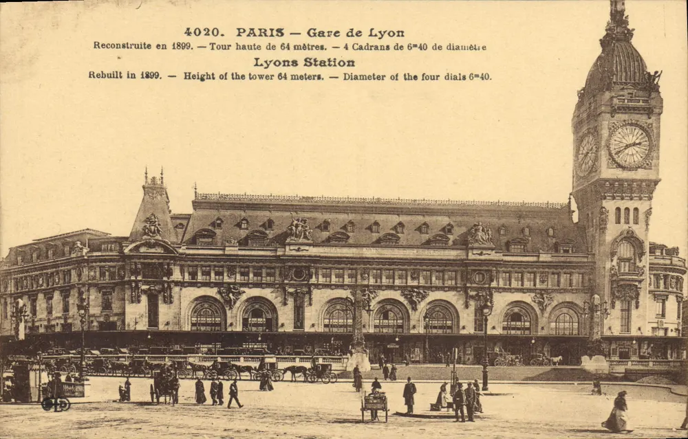 Paris — Estação de Lyon — Reconstruída em 1899 — Torre com 64 metros de altura — 4 relógios com 6m40 de diâmetro - Frente