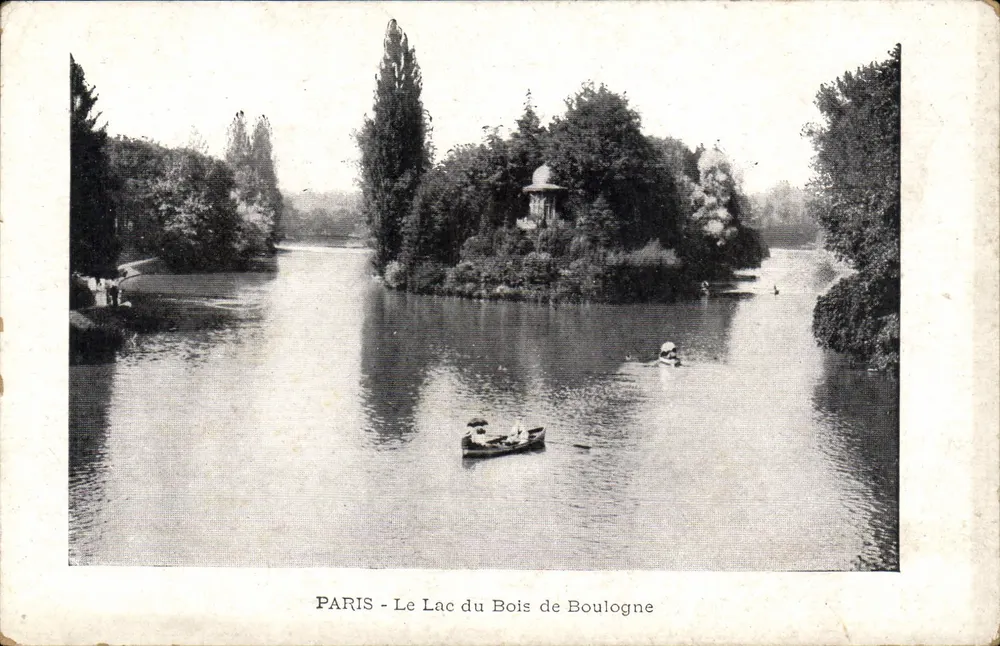 PARIS - See des Bois de Boulogne — Ansicht des Sees mit Booten und Kiosk - Vorderseite