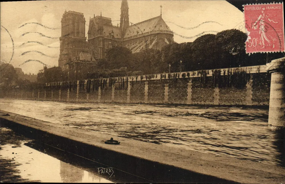 Nossa Senhora de Paris — vista das margens — Edições de Arte 'Patras' - Frente