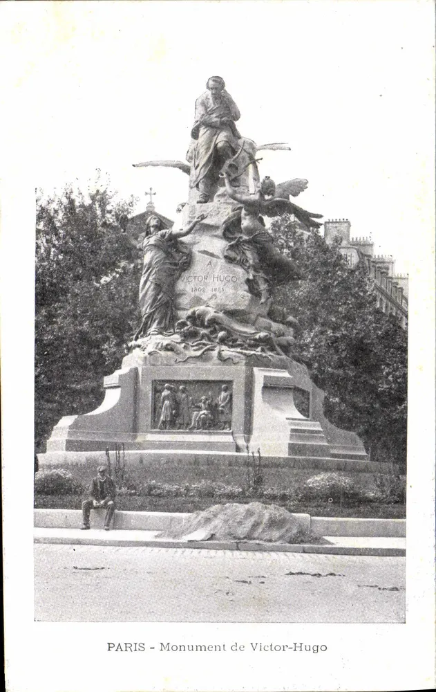 PARIS - Monumente de Victor-Hugo — editor não visível, número de série não legível - Frente
