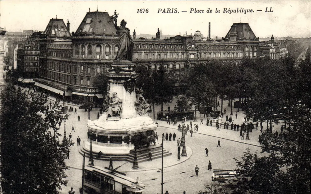 Paris — Praça da República — LL - Frente