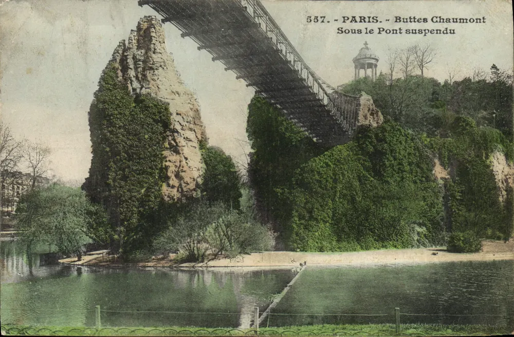 Paris - Buttes Chaumont - Unter der Hängebrücke - Vorderseite
