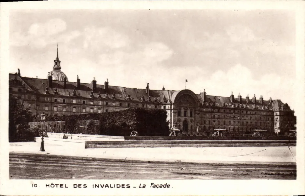Hôtel des Invalides — A Fachada — Edição do Museu da Armada - Frente