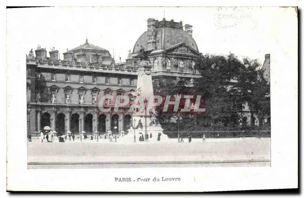 PARIS - Cour do Louvre — vista do monumento central — editor não visível - Frente