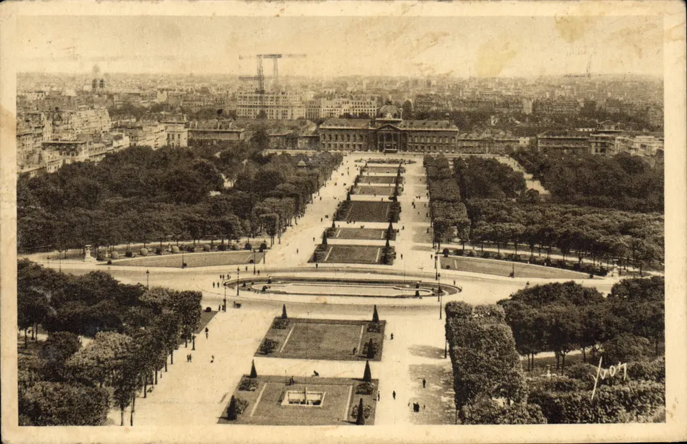 Champ de Mars — Ansicht von der Eiffelturm, mit der École Militaire im Hintergrund — Éditions d'Art Reproduction Inter-archives, Nr. 267 - Vorderseite