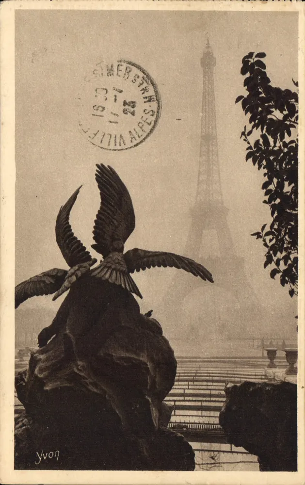 Torre Eiffel — vista de um monumento com águia — Yvonn, Paris - Frente