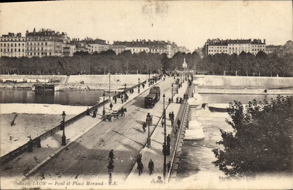 LYON — Pont e Praça Morand — E.R. - Frente