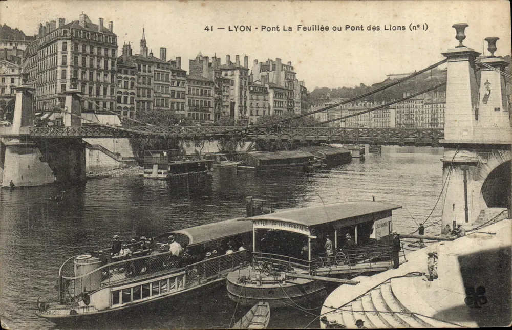 LYON - Pont La Feuillée oder Pont des Lions (Nr. 1) — Ansicht des Rhônes mit Booten - Vorderseite