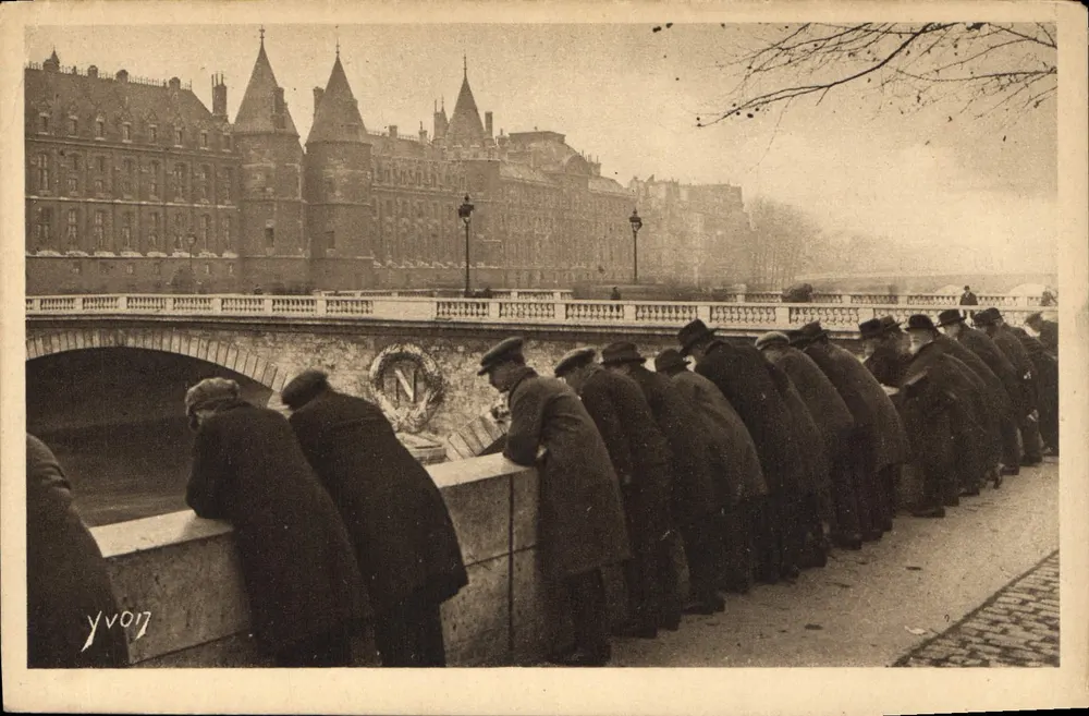 Paris — Vista do ponte sobre a Sena com os Castelos da Conciergerie — Yvon, série 9 n° 473 - Frente