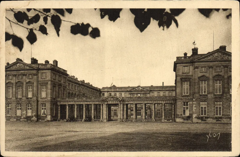 Schloss Compiègne — Fassade des Schlosses — Edition d'Art YVON - Vorderseite