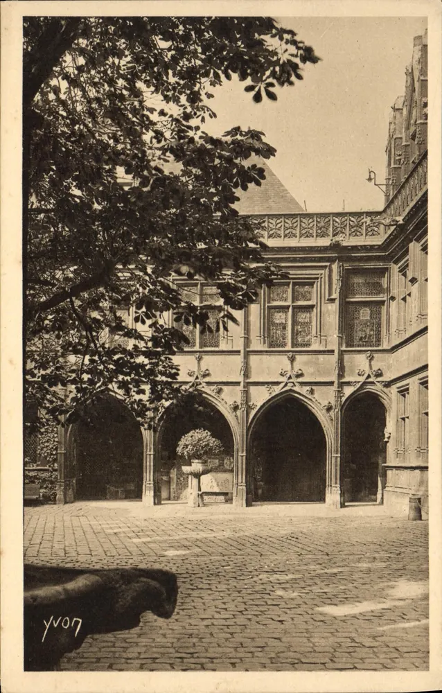 Museu de Cluny — Cour d'Honneur — Edição de Arte YVON - Frente