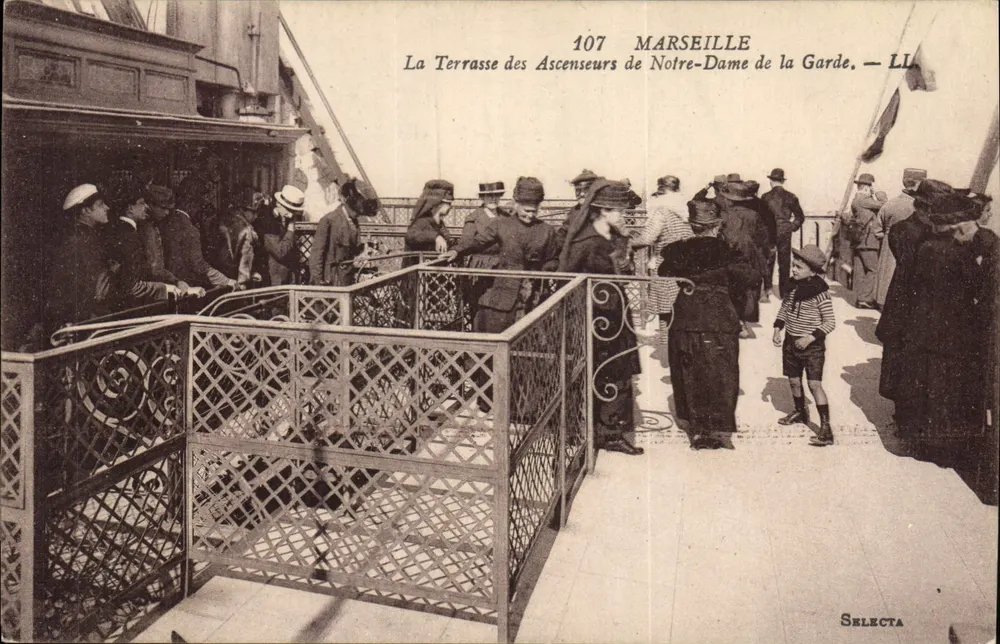 Marseille — Die Terrasse der Aufzüge von Notre-Dame de la Garde — Selecta, Nr. 107 - Vorderseite