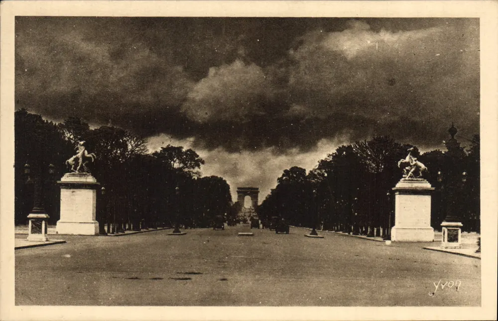 A Avenida dos Campos Elísios — Paris — Edição de Arte YVON, n°4 - Frente