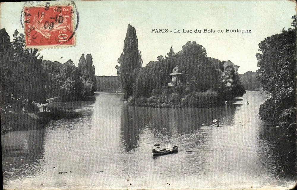 PARIS - See des Bois de Boulogne — Ansicht des Sees mit Boot und bewaldetem Inselchen — Verleger unbekannt - Vorderseite