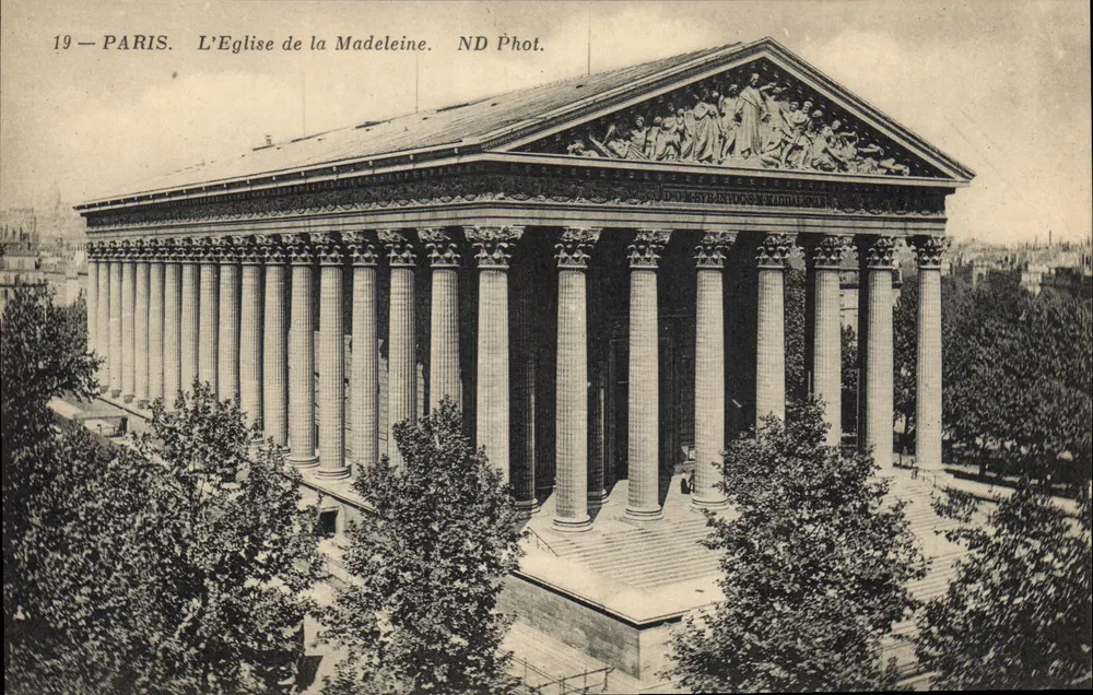 Paris — A Igreja da Madeleine — ND Phot. - Frente