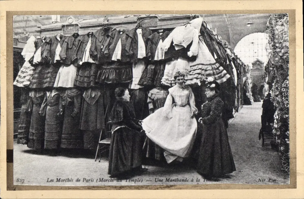 Die Märkte von Paris (Markt des Tempels) — Eine Reihe Kleidung an der Tonnelle — ND Plet - Vorderseite