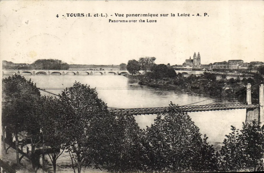 Tours (Indre-et-Loire) — Panoramablick auf die Loire — A. P. - Vorderseite