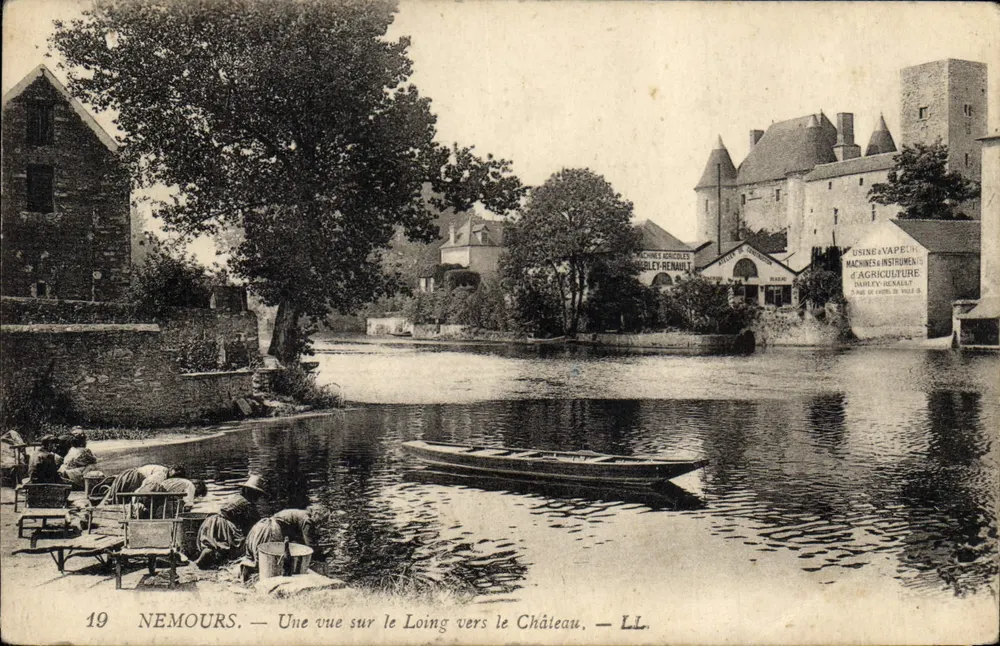 Nemours — Ansicht des Loing in Richtung Schloss — LL - Vorderseite