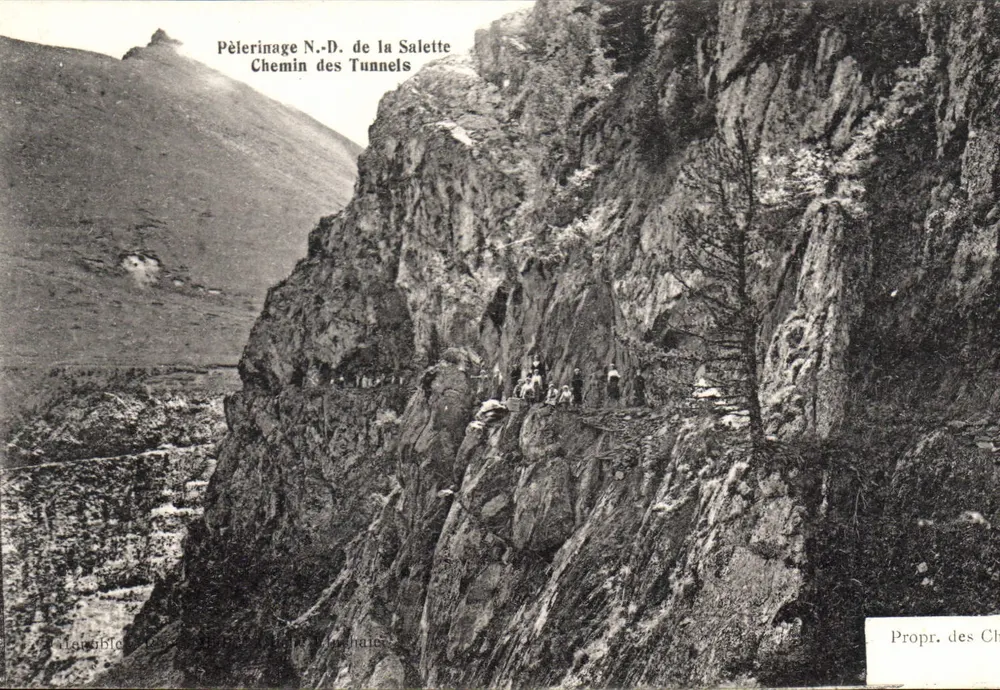 Pilgerung N.-D. de la Salette — Weg der Tunnel — Eigentum der Chambers - Vorderseite